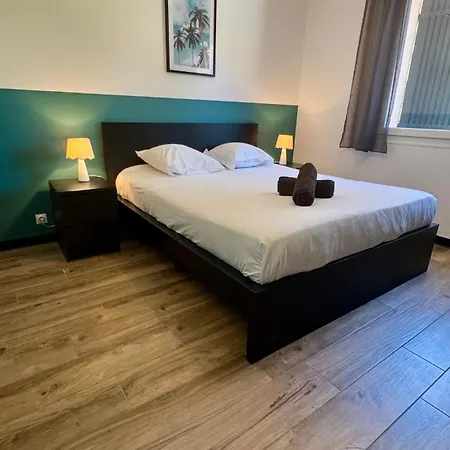 Villa Pour 6 Voyageurs, Piscine, Jardin, Terrain De Boule Et Parking Prive Saint-Raphael (Var)