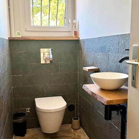 Pour 6 Voyageurs, Piscine, Jardin, Terrain De Boule Et Parking Prive Saint-Raphaël